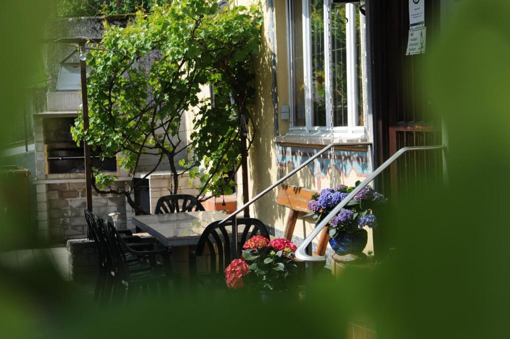 Gasthaus-Pension Fischerkeller Randegg Ngoại thất bức ảnh